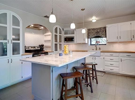 3rd image of 7624 Teresa Ct