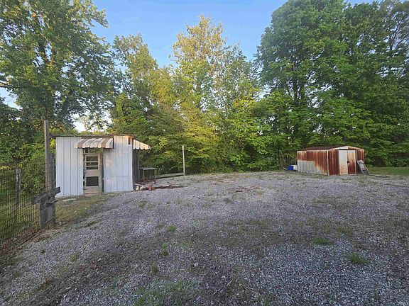 4th image of 1888 S Pelzer Rd