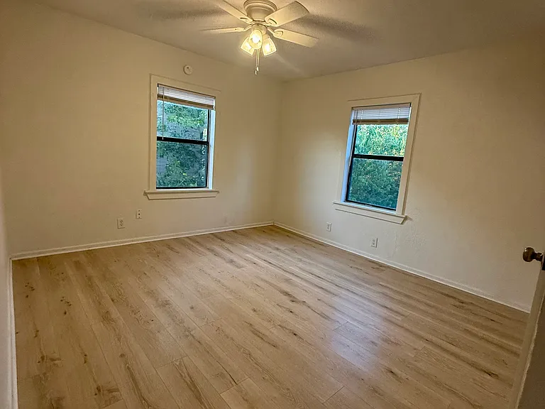 620 W Avenue B — Photo 50