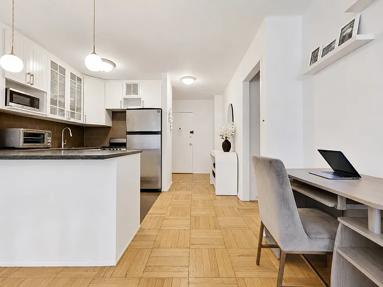 420 E 55th St #8H — Photo 6