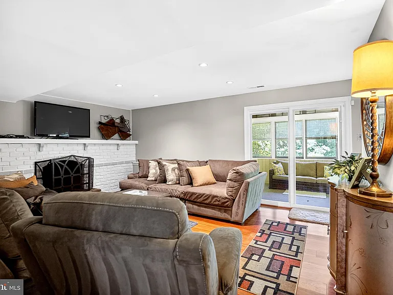 2 Merry Dell Dr — Photo 11