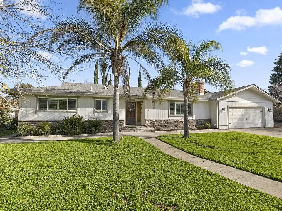 25820 S Macarthur Dr