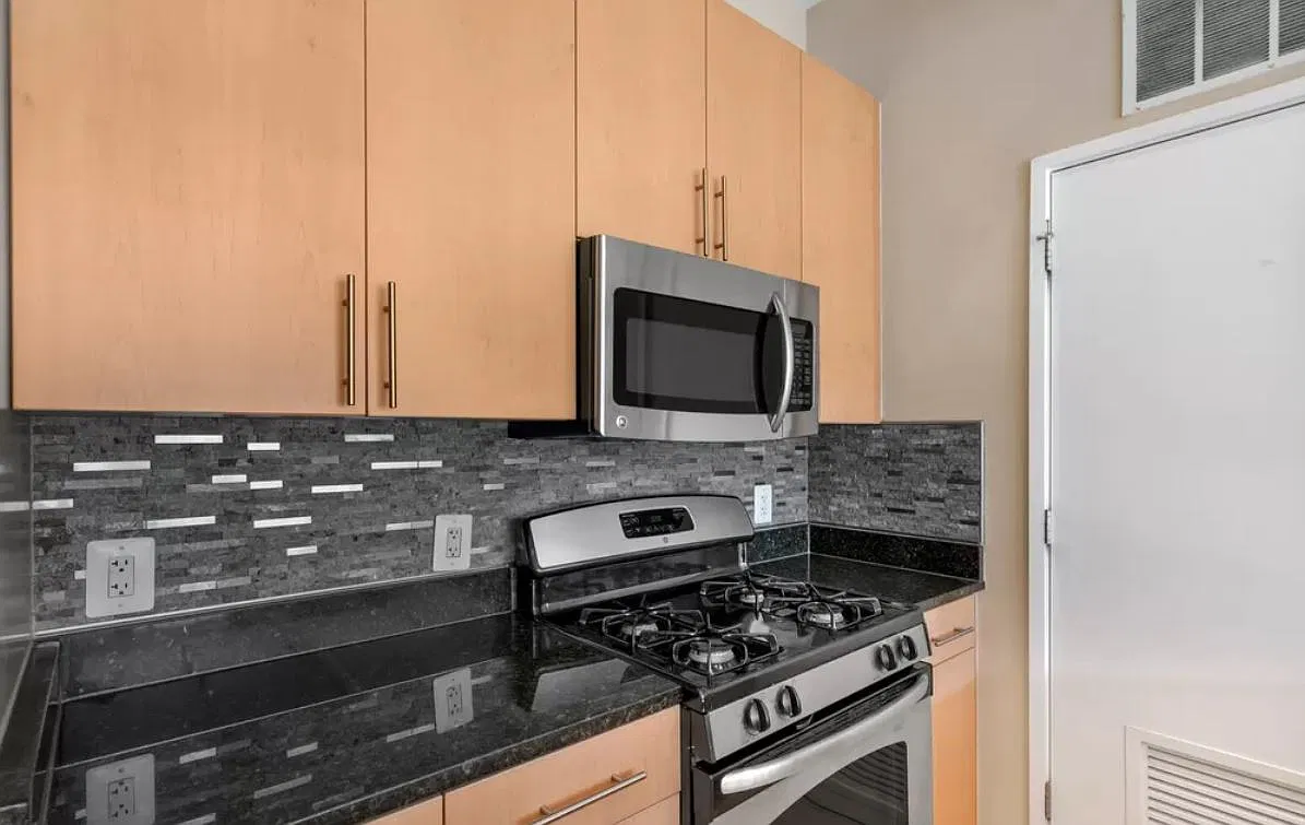 2 bed, 1036 sqft, $3,200 — Photo 4