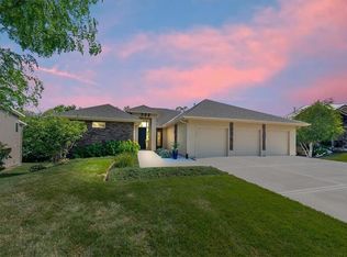 9896 Saddletop St, Lenexa, KS 66227