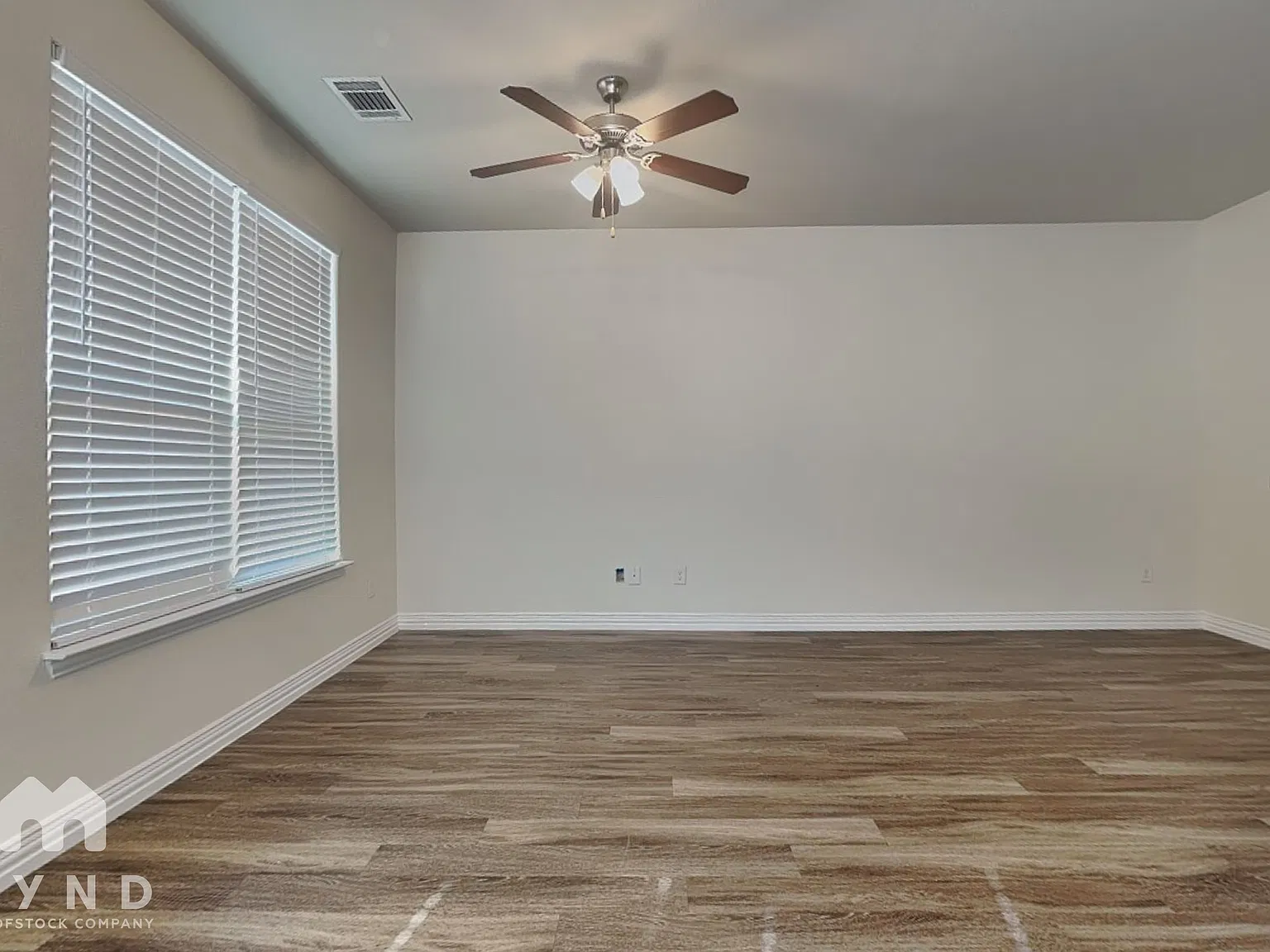 3 bed, 2.5 bath, 1360 sqft, $1,695 — Photo 3