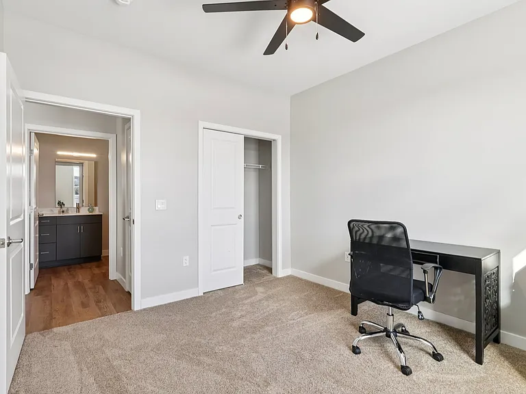 Berkshire Apartments — Photo 39