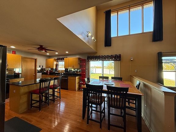 4th image of 2021 Willow Brook Dr