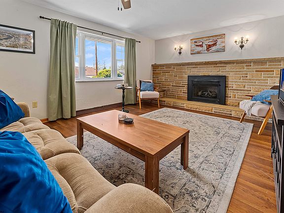 4th image of 102 Lemont Ct