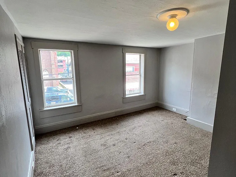 909 Clay St — Photo 6