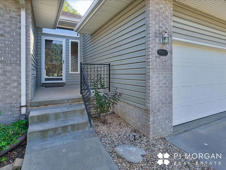 10027 S 171st St — Photo 2