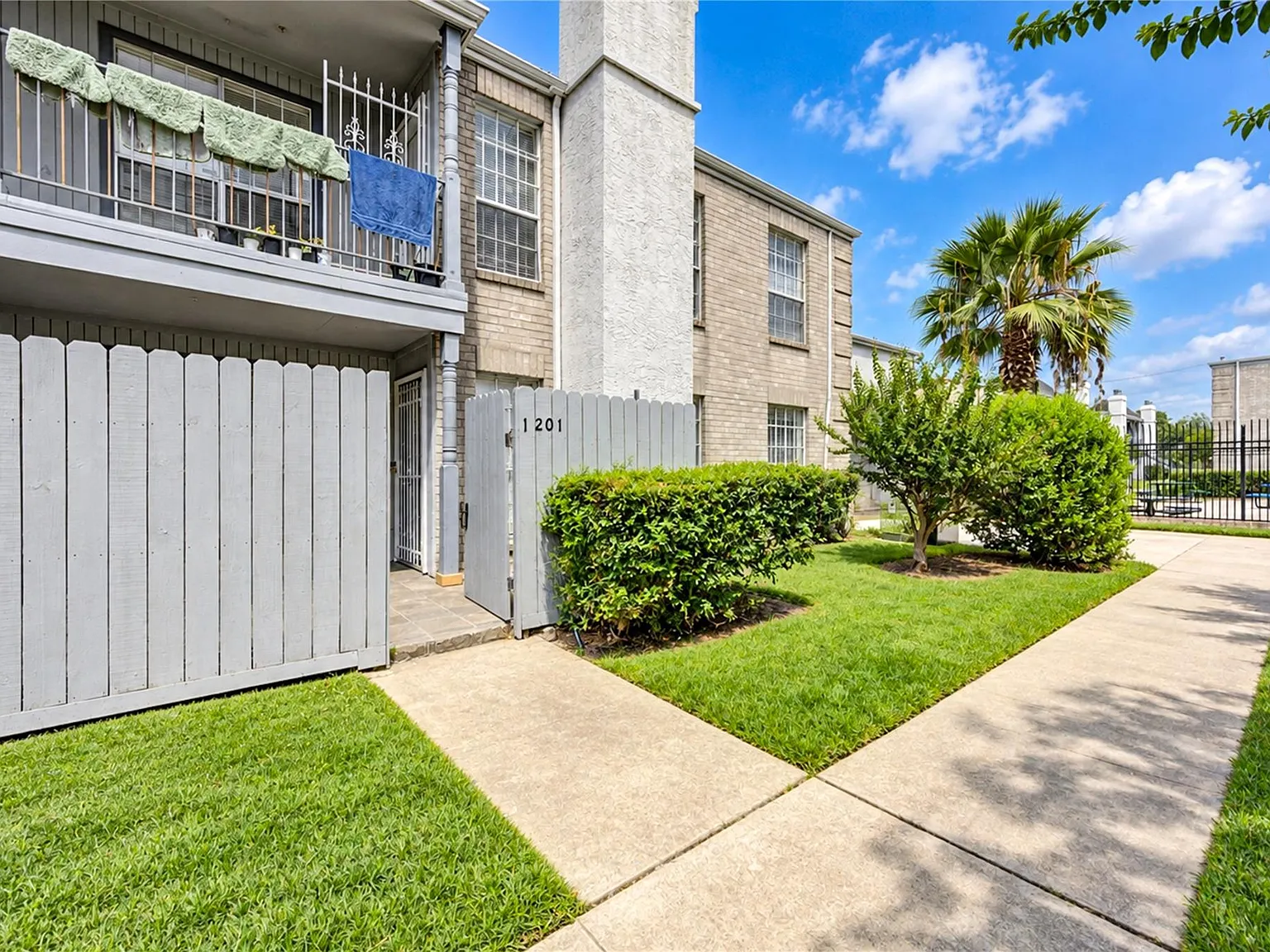 2 bed, 2.0 bath, 1092 sqft, $1,395 — Photo 3