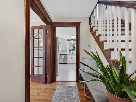 5th image of 25 Pleasant St