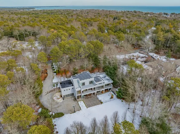 37 The Hunt Cir, Mashpee, MA 02649