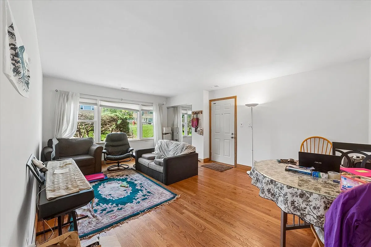 2 bed, 900 sqft, $1,800 — Photo 2