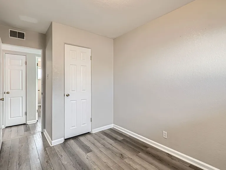 3658 N Gaylord St — Photo 11