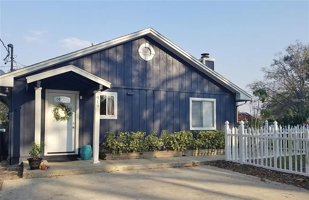 2 bed, 2.0 bath, 1209 sqft, $2,100 — Photo 2