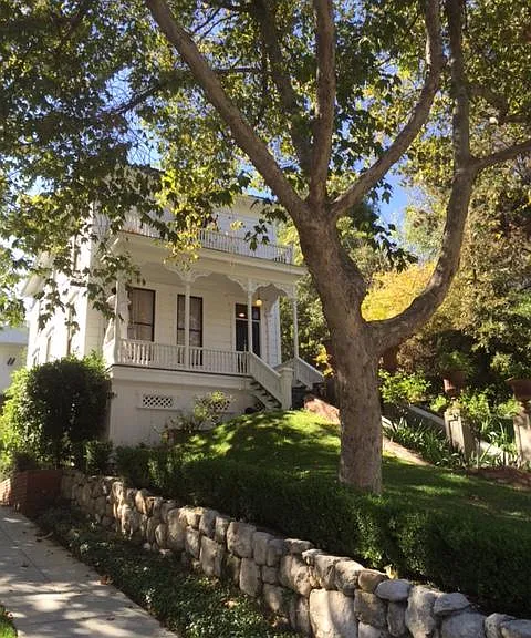 1153 N Avenue 64 — Photo 2