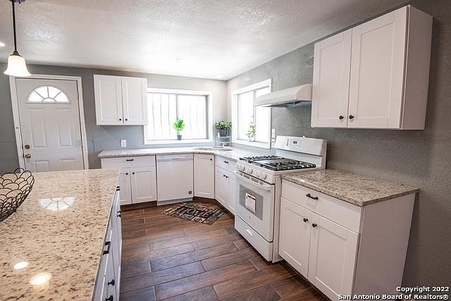 1st image of 4303 Wild Oak Dr