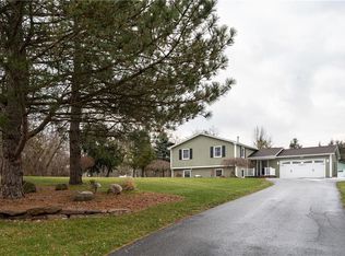 21 Parish Rd, Churchville, NY 14428