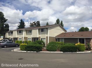 1398 E Cleveland St APT 21, Woodburn, OR 97071