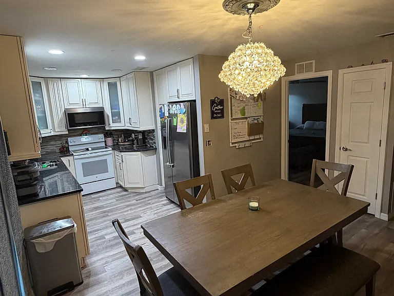 819 Pebblewood Dr — Photo 10