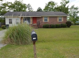 105 Crestview Dr, Sylvester, GA 31791