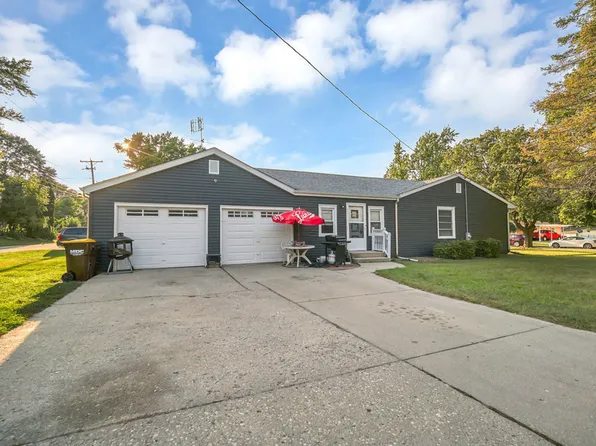 105 Terry Ct, Woodstock, IL 60098