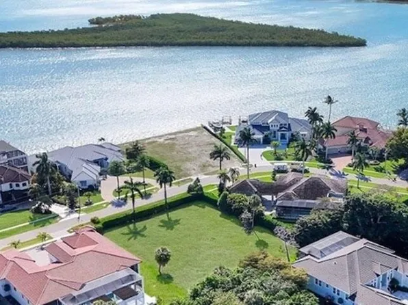980 Caxambas DR, MARCO ISLAND, FL 34145