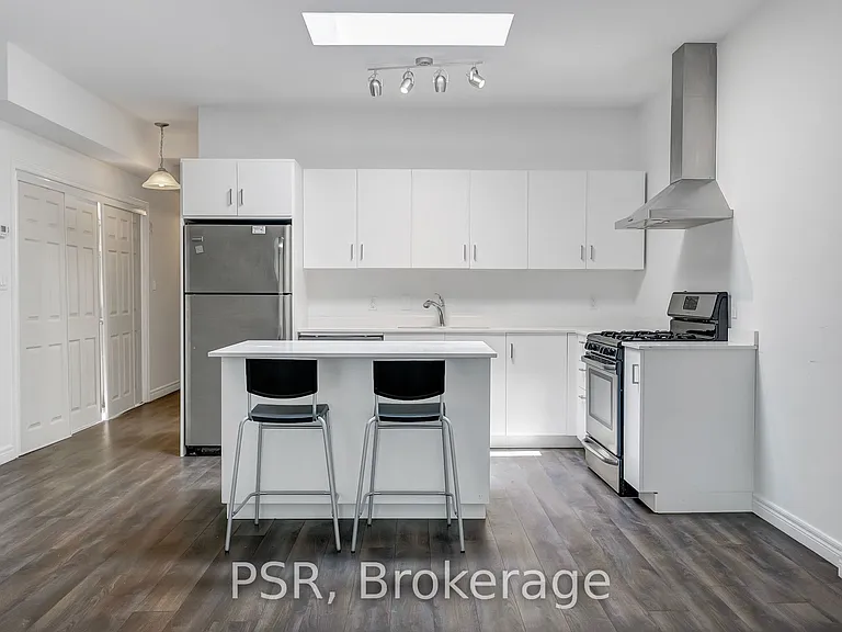 464 College St #3 — Photo 8