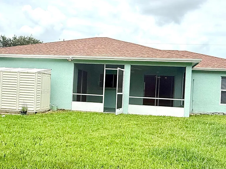 2847 SW South Calabria Cir — Photo 13