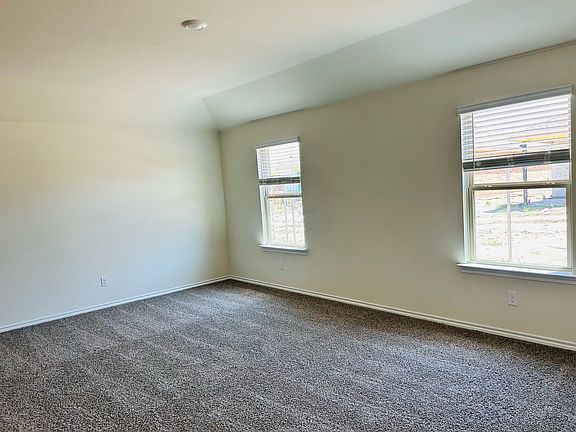 4th image of 1103 Silverton Dr