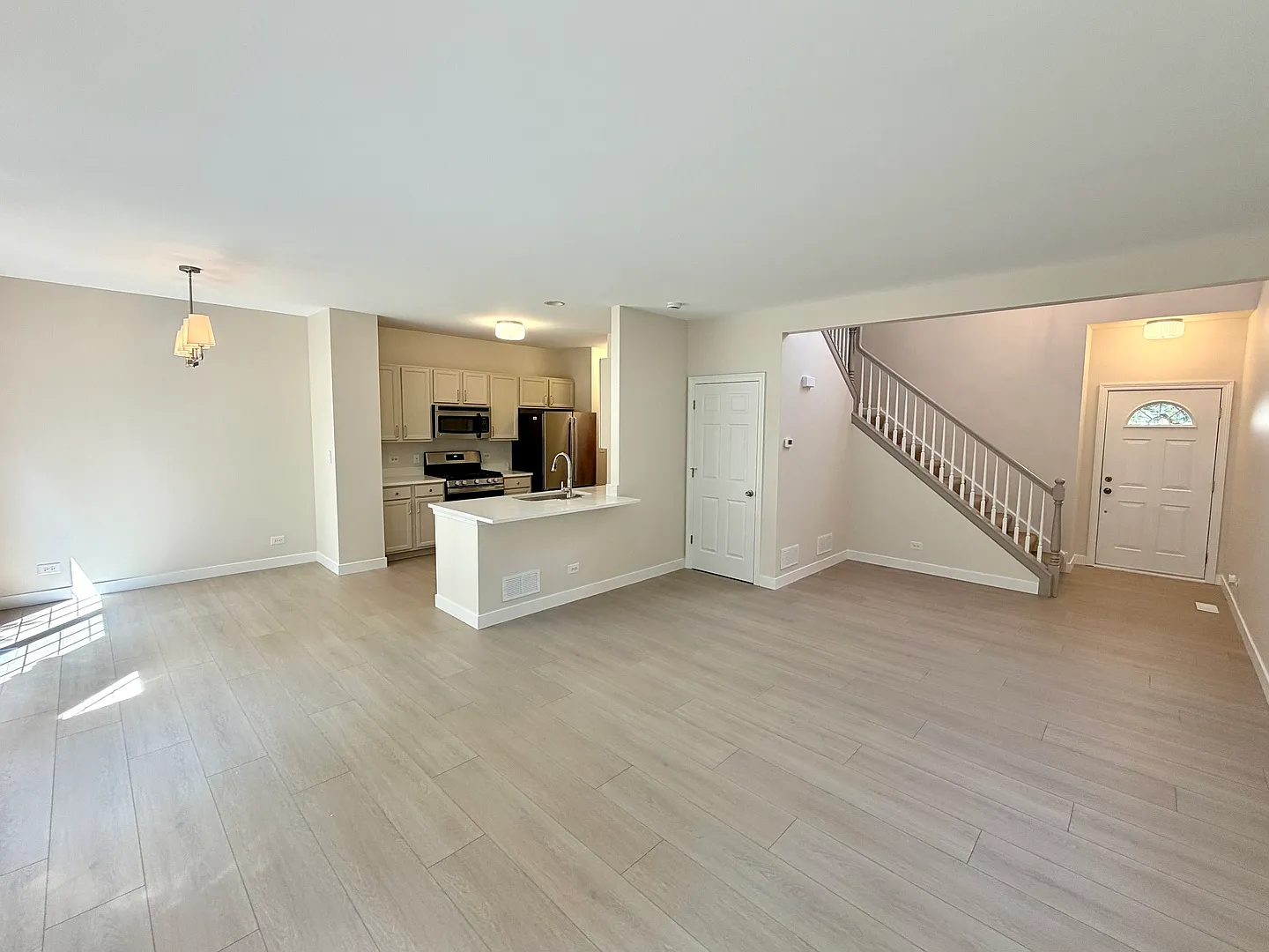 3 bed, 2.5 bath, 1600 sqft, $3,000 — Photo 4
