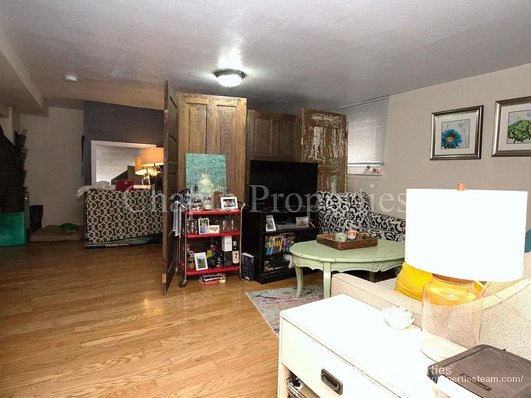 105 Chestnut St #2B — Photo 2