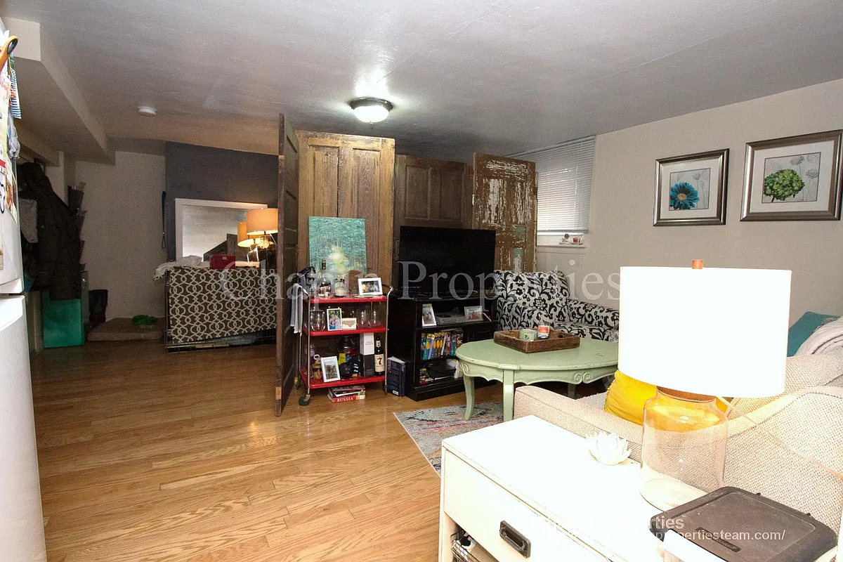 Building Photo - 105 Chestnut St #2B