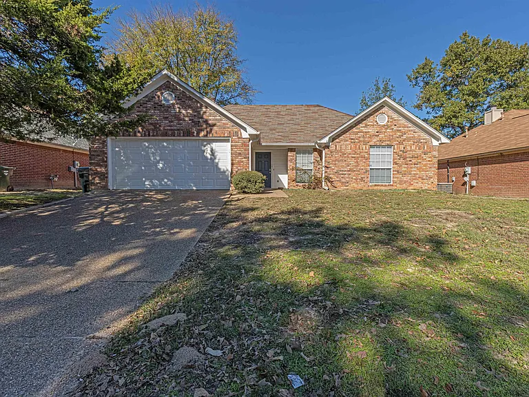 5605 Calais Dr — Photo 1