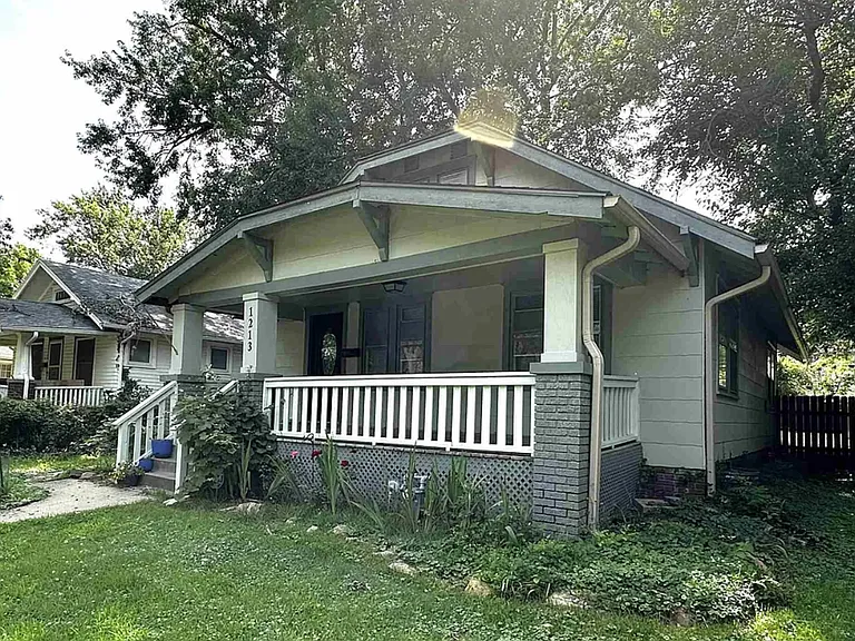 1213 SW Plass Ave — Photo 1