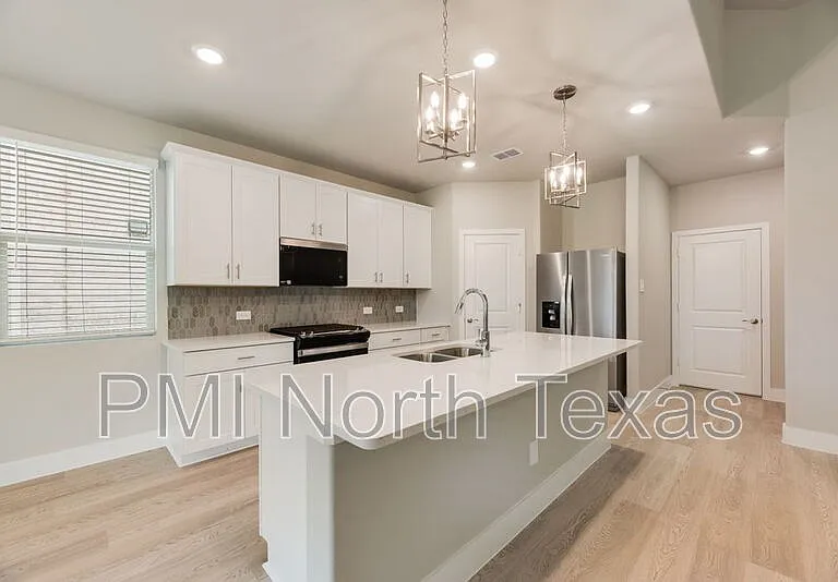 1404 Winters Way — Photo 9