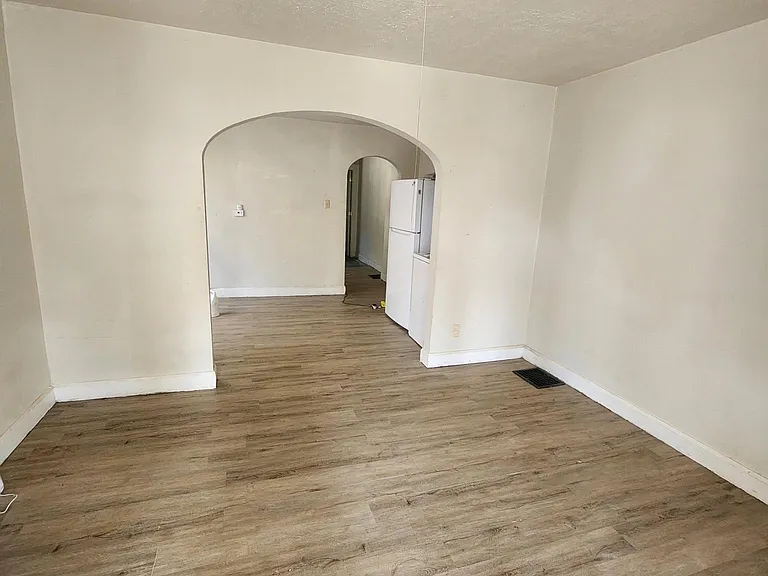 339 S Parker Ave — Photo 3