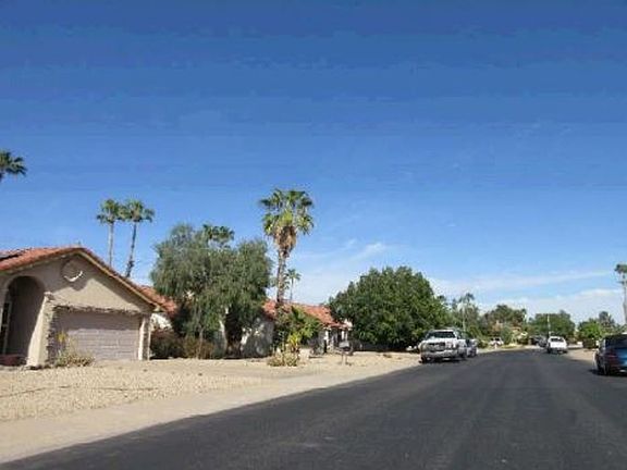 Exterior Neighborhood (street photo)