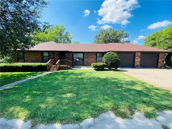 108 Buckhorn Dr, Waverly, MO 64096