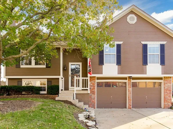 2321 SE 7th St, Lees Summit, MO 64063