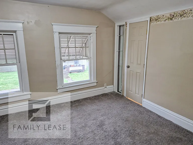 596 Lafayette Ave — Photo 30