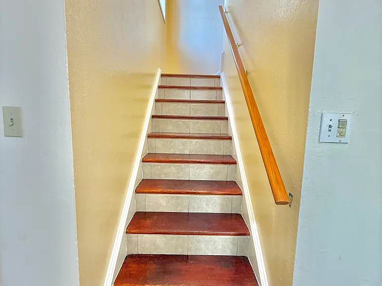 1103 Campbell St — Photo 15