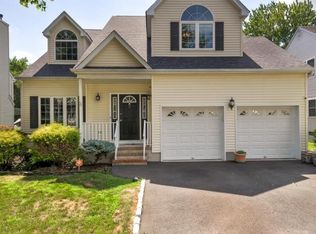 17 Stapleton Ct, Bridgewater, NJ 08807