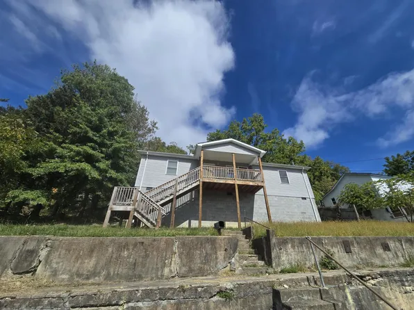 15 E Walnut St, Richwood, WV 26261