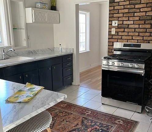 5th image of 3072 Avon Ln