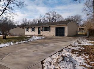 7919 NE Gracemor Dr, Kansas City, MO 64119