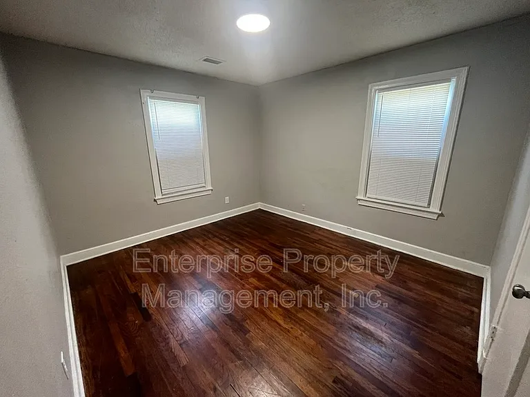2447 Twain Ave — Photo 16
