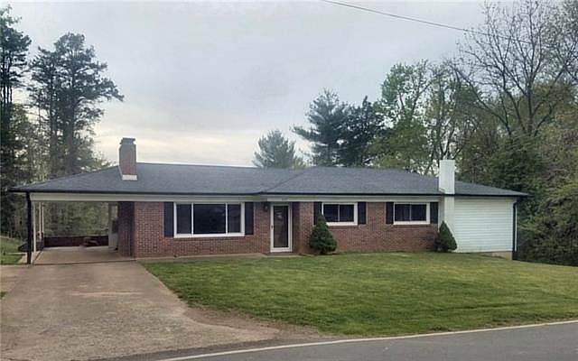 1st image of 427 Clearview Cres