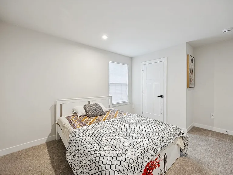 243 Chastain Dr — Photo 5